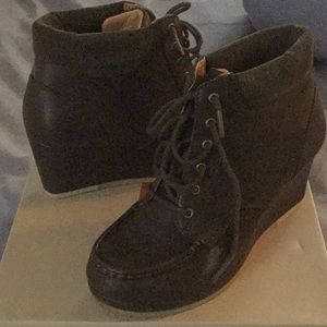 Clarks Originals dark brown bootie, lace up, sz 9